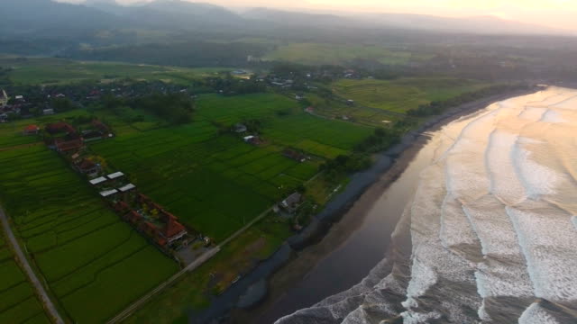 Sunrise-Landschaft-in-Medewi-Bali