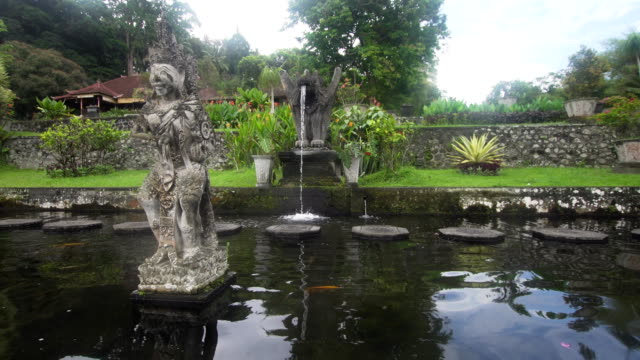 Tirta-Gangga-en-Bali.-Templo-hindú