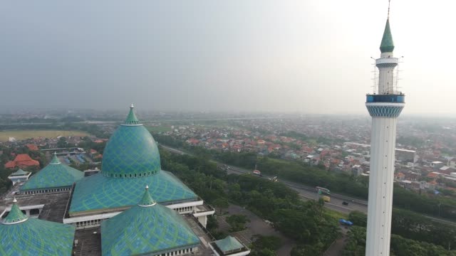 Gran-Al-Akbar-Surabaya,-Indonesia