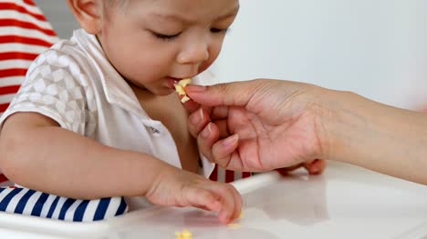 baby-boy-eating-food