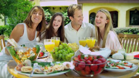 Portrait-of-family-enjoying-life-eating-organic-food