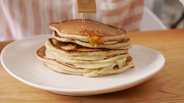 Stack-of-pancake-with-honey-or-maple-syrup