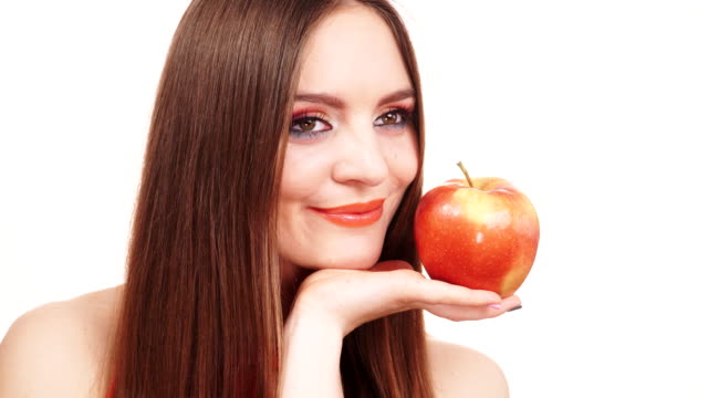 Maquillaje-colorido-de-chica-encantadora-mujer-tiene-4K-de-manzanas