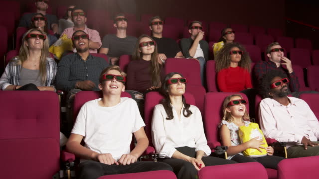 Publikum-im-Kino-ansehen-3D-Komödie-Film-gedreht-auf-R3D
