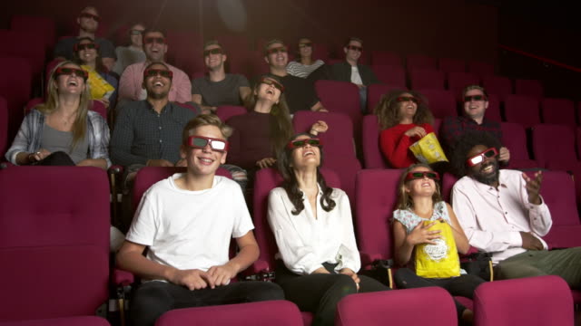 Audiencia-en-el-cine-viendo-3D-comedia-película-rodada-en-R3D