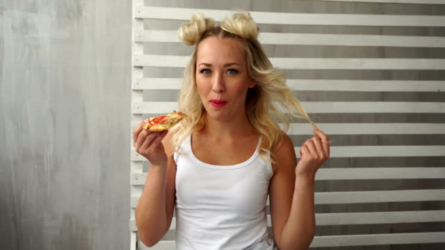 Girl-eating-pizza