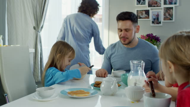 Family-of-Five-Talking-while-Having-Breakfast