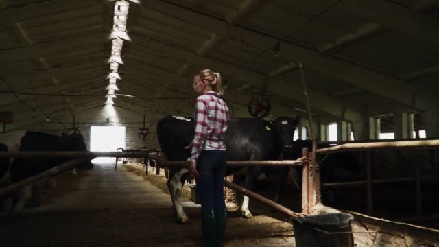 Farm-girl-in-the-barn
