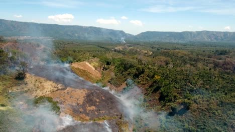 Luftbild-Waldbrand.-Jawa-Island,-Indonesien