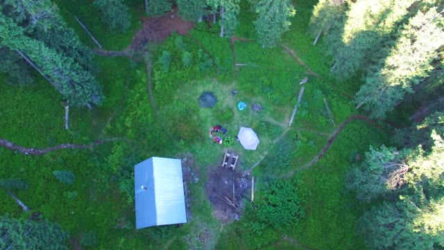 Aerial-view-of-the-camping-on-a-mountain-meadow