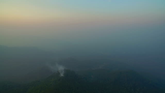 Luftbild-Bann-Mong-Kunchangkien-Bergstämme-auf-Doi-Pui