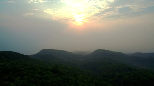 Luftbild-Bann-Mong-Kunchangkien-Bergstämme-auf-Doi-Pui