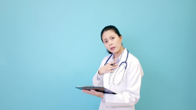 verwiesen-Krankenhaus-Frau-Doktor-Untersuchung