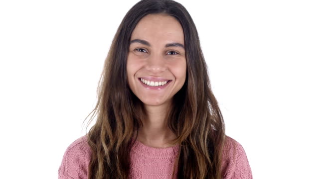 Portrait-of-Smiling-junge-Latin-Girl,-weißer-Hintergrund