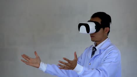 tecnología-médica-futura.-Doctor-con-gafas-realidad-tecnología-AR-para-análisis.