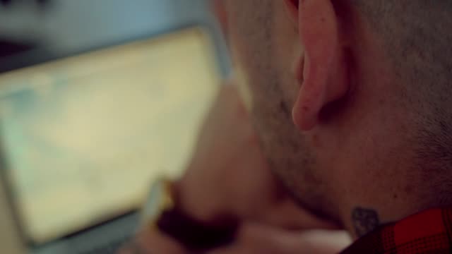 Close-up-shot-of-man-working-in-the-startup-office