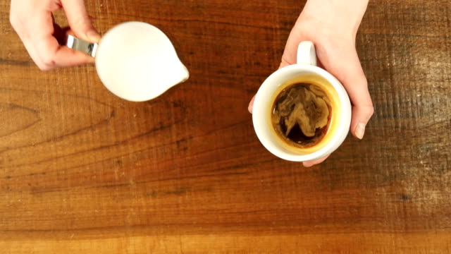 How-to-make-latte-art-by-barista-focus-in-milk-and-coffee