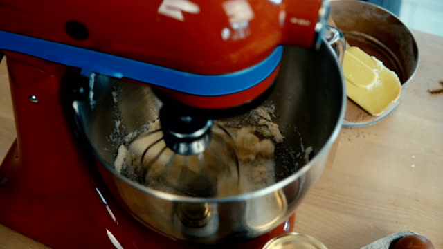 Close-up-view-of-female-hands-turns-on-the-mixer-and-mixing-the-butter-with-sugar-for-baking.-Female-doing-hobby