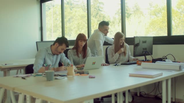 Business-Team-arbeitet-in-der-Startup-Büro