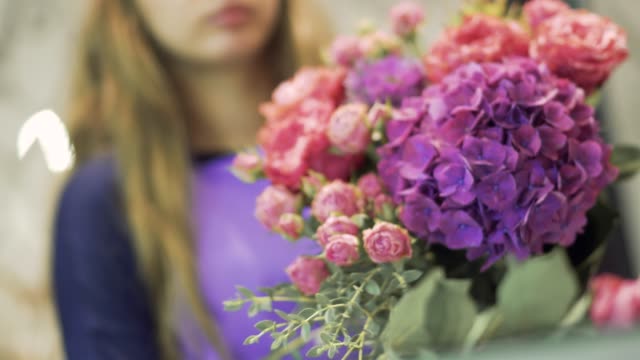 Florist-makes-flowers-bouquet.-Bouquet-of-beautiful-Mixed-flowers-in-woman-hand