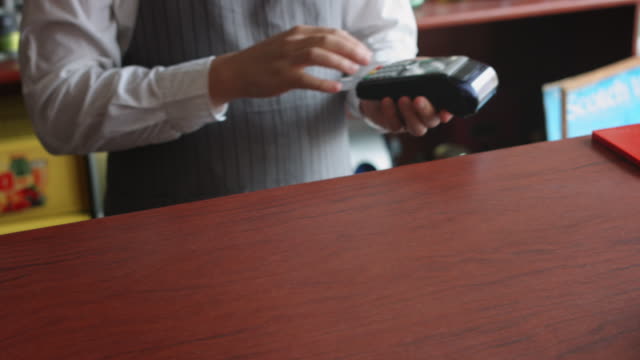Accepting-customer's-payment-with-credit-card