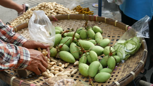 Selling-boiled-peanuts-and-mangoes,-street-food,-Thailand