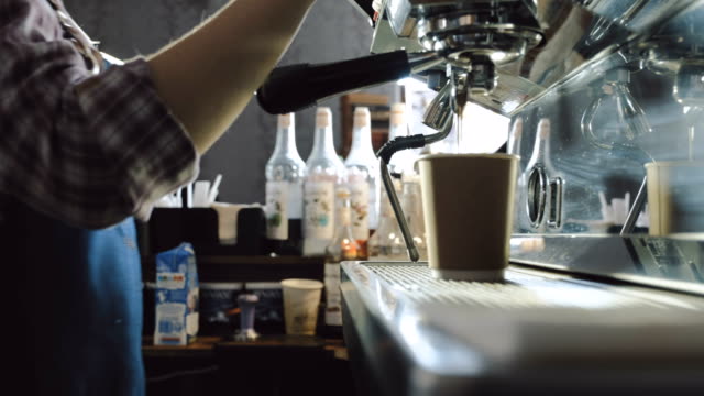 Barista-making-cappuccino