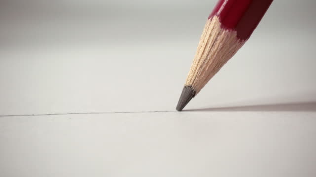 Manos-de-artistas-dibujo-línea-escribe-con-lápiz-sobre-papel