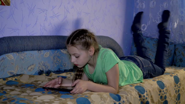 Girl-play-with-tablet-pc