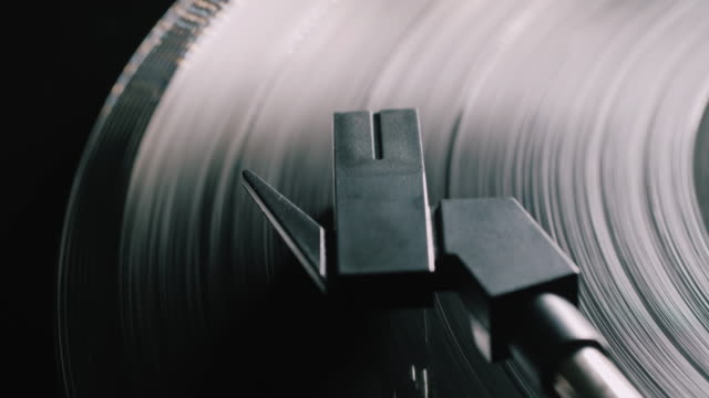 turntable-player,dropping-stylus-needle-on-vinyl-record-playing.-4k