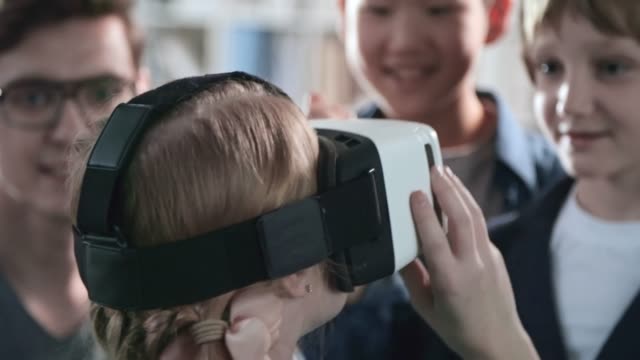 VR-Brille-in-der-Schule