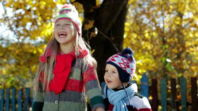 Happy-autumn-children-in-the-forest-Park