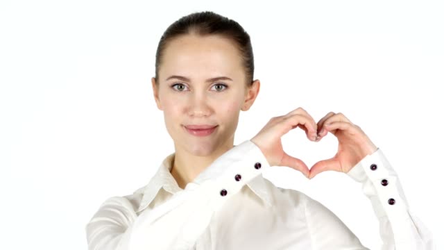 Handgefertigte-Herzen-von-Frau,-weißer-Hintergrund