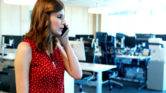 Female-executive-talking-on-mobile-phone