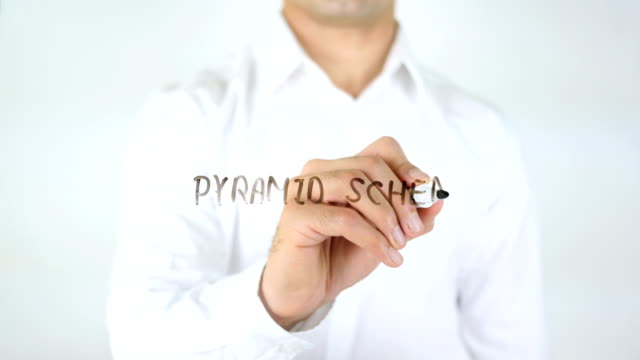 Pyramid-Scheme,-Mann-schreiben-auf-Glas