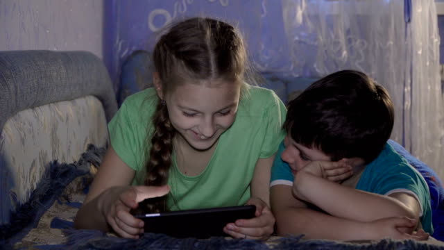 Brother-and-sister-playing-on-pad