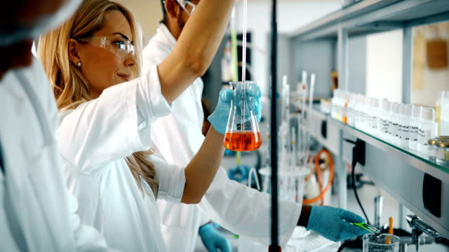 Female-student-of-chemistry-working-in-laboratory