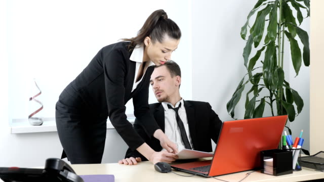 Sexual-harassment-in-the-office,-the-boss-flirts-with-the-secretary,-the-boss-looks-at-the-figure-of-his-wedded-60-fps