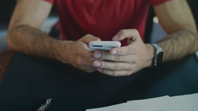 Male-hands-using-phone.-Close-up-of-male-hand-typing-message-on-iphone-in-office