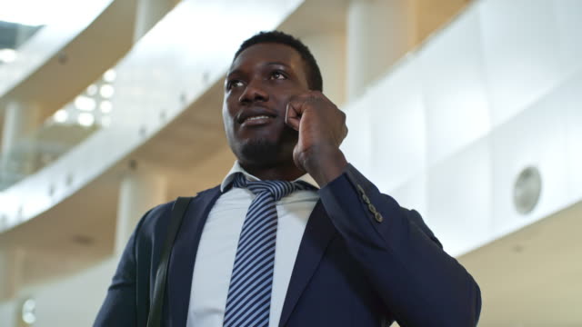 African-American-Manager-Speaking-on-Cell-Phone