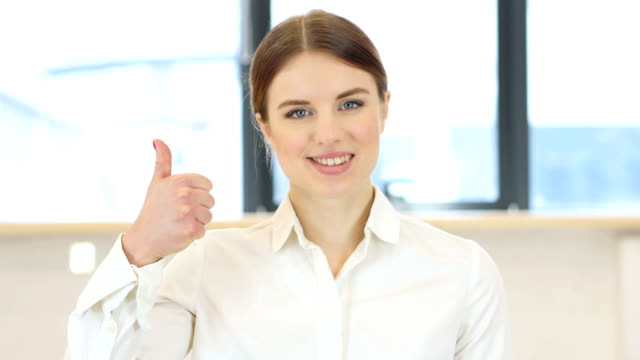 Thumbs-Up,-Woman-in-Office