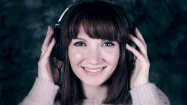 4k-Shot-of-a-Woman-with-Headphones-Listening-Music