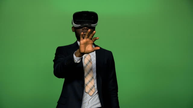 Black-man-using-VR-glasses