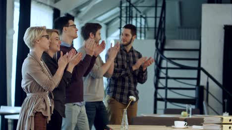 Applause-of-business-startup-people-in-the-office-as-team