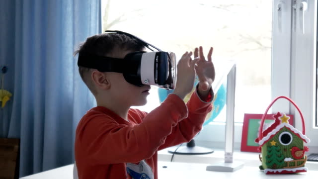 Achterbahn-Simulation-in-der-virtual-Reality-Brille---4k