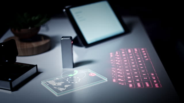 4K-virtuelle-Laser-Projektion-Tastatur-im-Büro-mit-Telefon-Animation