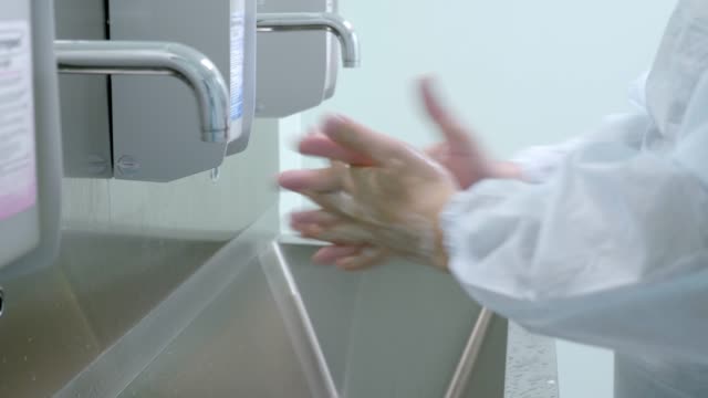 The-doctor-washes-his-hands,-disinfect-their-hands-before-surgery.