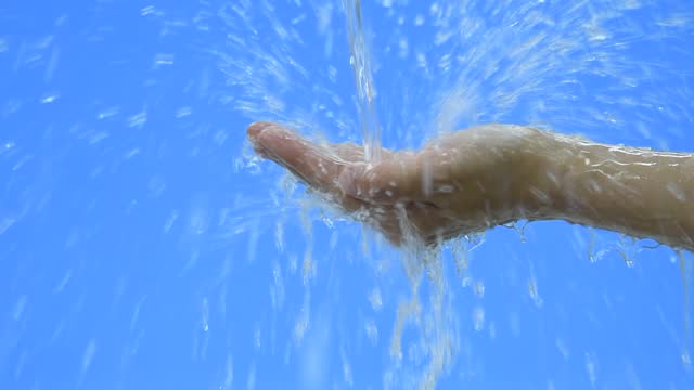 Slow-motion-video-of-woman-hand-under-flowing-water