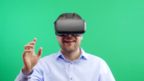 Man-in-Virtual-Reality-Glasses.-Green-screen.