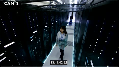 Sicherheitskamera-N1-Footage-of-Asian-Female-IT-Specialist-and-Caucasian-Male-Server-Engineer-who-Pushes-Crash-Cart.-Sie-arbeiten-im-Big-Data-Center.